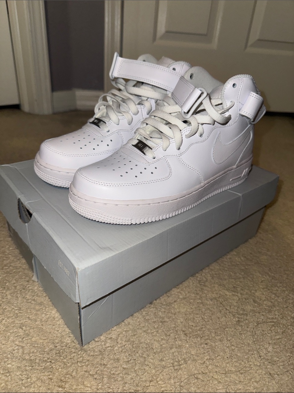 Women’s Airforce 1 Mid size